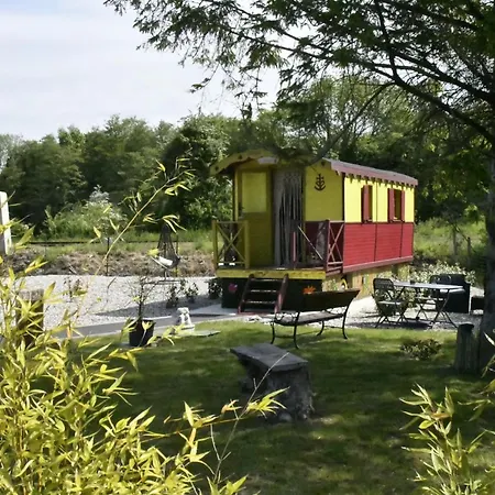 Hébergement de vacances Roulotte Pour Nuit En Amoureux Equipee..