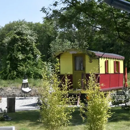 Hébergement de vacances Roulotte Pour Nuit En Amoureux Equipee..