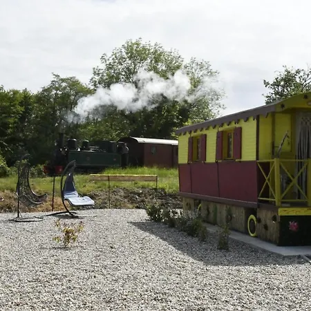 Hébergement de vacances Roulotte Pour Nuit En Amoureux Equipee..